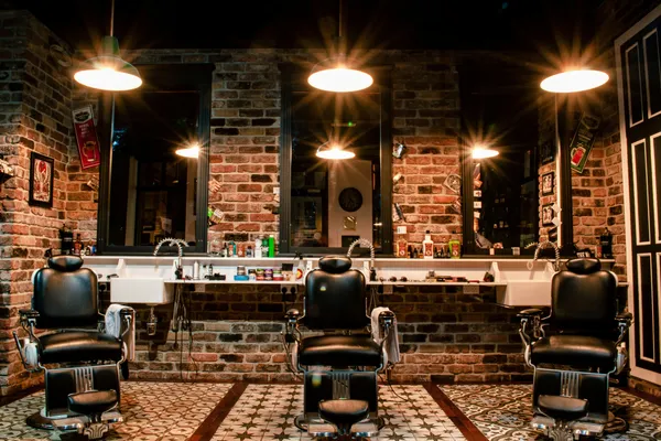 Shaving station